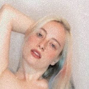 Giulia Henne's nudes and profile