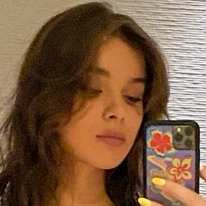 Hailee Steinfeld's nudes and profile