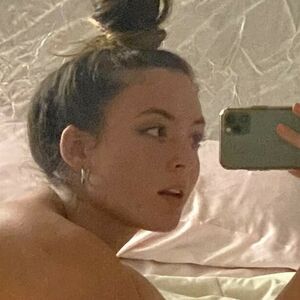 Haileeschwartz's nudes and profile