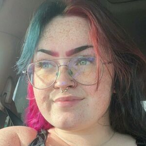 honeybiscuit20's nudes and profile