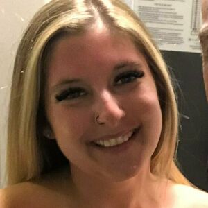 hotwifelexilovex's nudes and profile