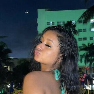 Isyglue's nudes and profile