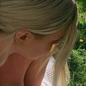 Izzy Nicholls's nudes and profile