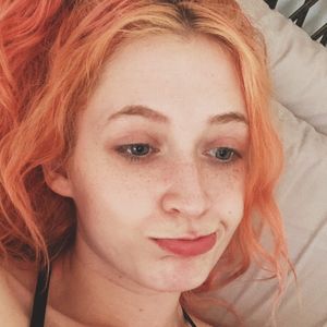 Janet Devlin's nudes and profile