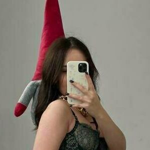 julia6fox's nudes and profile
