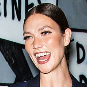 Karlie Kloss's nudes and profile