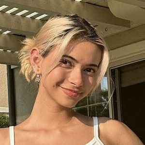 Kiana_akers's nudes and profile