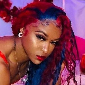 Kiera Hogan's nudes and profile