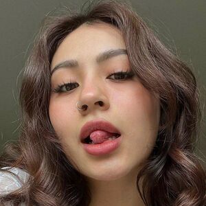 kimmyroxana's nudes and profile