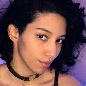 Kittenfox19's nudes and profile