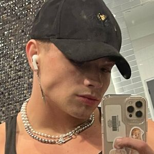 kshredz's nudes and profile