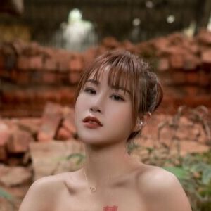Lara Fan's nudes and profile