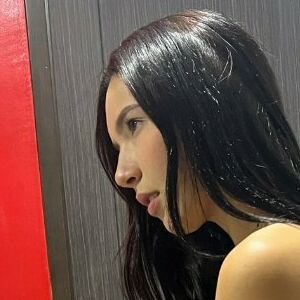 Laura02av's nudes and profile