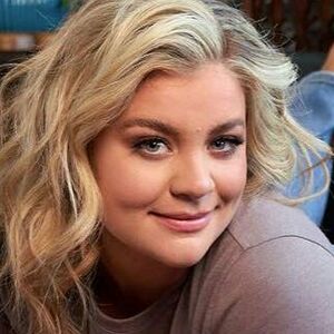 Lauren Alaina's nudes and profile
