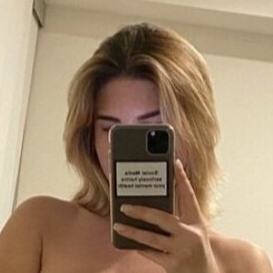 Lauren Pisciotta's nudes and profile