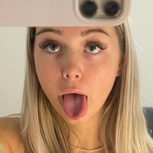 laurengrey18's nudes and profile