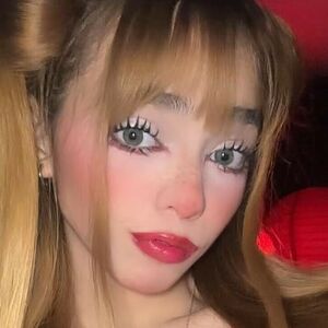 Lawueritacomm's nudes and profile