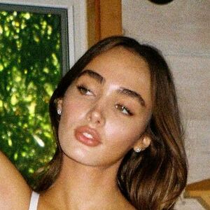 Leila Bauer's nudes and profile