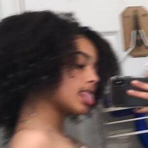 lena420's nudes and profile