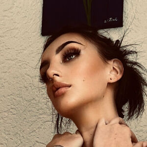 Leonie Flessers's nudes and profile