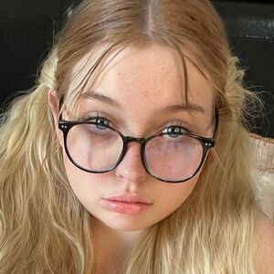 lilacjoon's nudes and profile