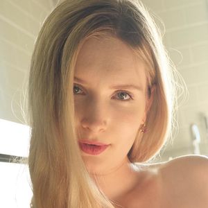 Lily Hart's nudes and profile