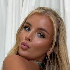 Lily Lanes's nudes and profile