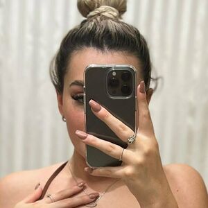 lily_vip's nudes and profile