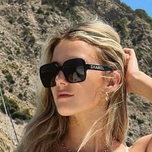 Lindsay Marie Brewer's nudes and profile