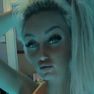 Lingerieprincessxo's nudes and profile