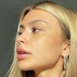 linuschka's nudes and profile