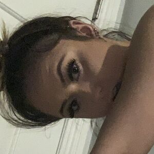 lisajune's nudes and profile
