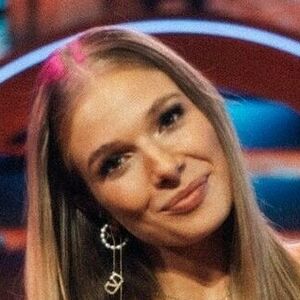 Lola Weippert's nudes and profile