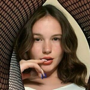 lola_popsy's nudes and profile