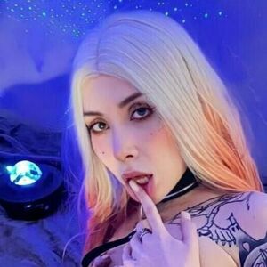 lolabbyoff's nudes and profile