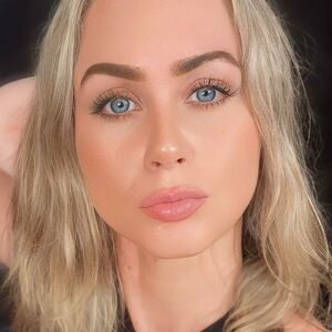 lolo2fit's nudes and profile
