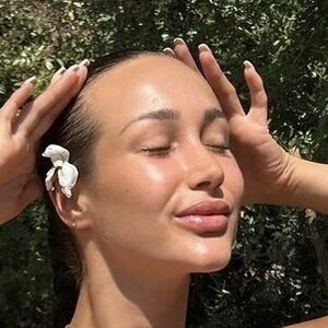 Lou_ap's nudes and profile