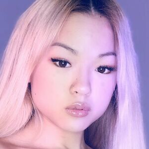 Lulu Chu's nudes and profile