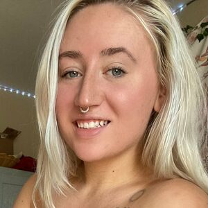lynmthalia's nudes and profile