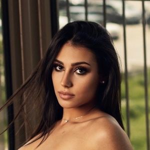 Manon Haesebroeck's nudes and profile