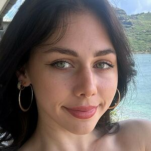 Mayalane Mayaneu's nudes and profile