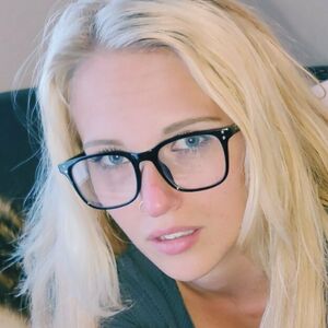 miacote's nudes and profile