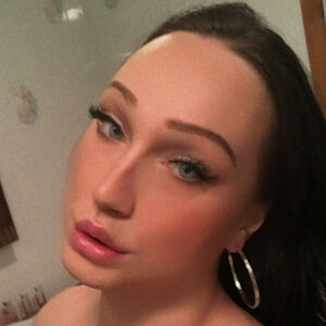 misstinyangel's nudes and profile