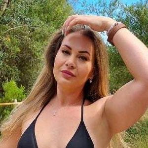 Monique De Dios's nudes and profile
