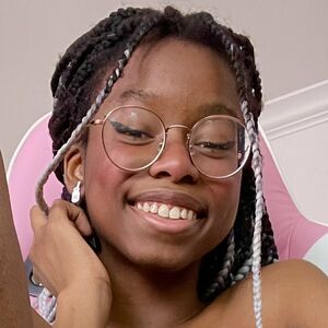 mymelodyirl's nudes and profile