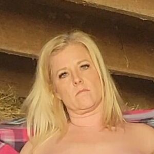 neokblondehotwife's nudes and profile