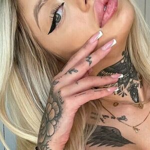 nikolnatuniewicz's nudes and profile