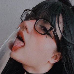 niniitard's nudes and profile