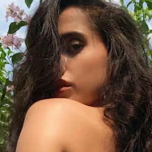 Noa Honey's nudes and profile