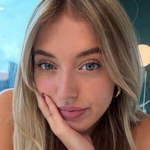 noa.mnk's nudes and profile
